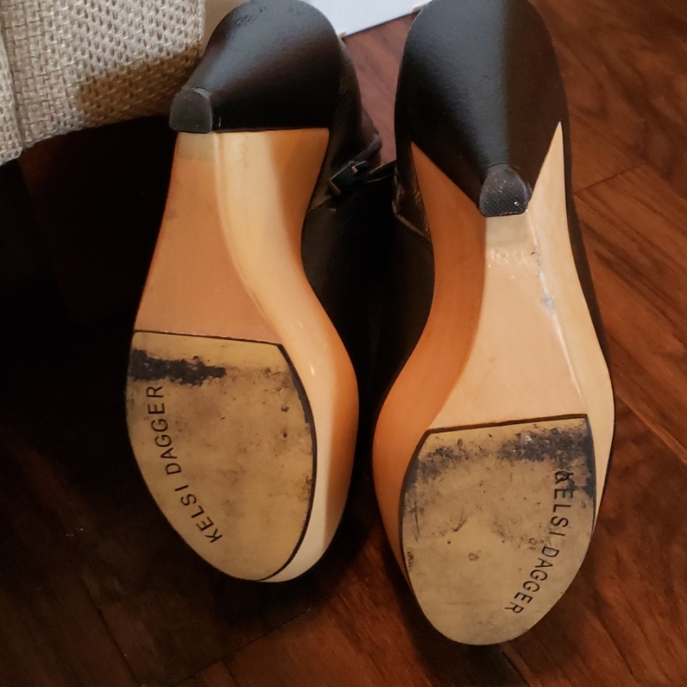 Shoes - Picture 3 of 4